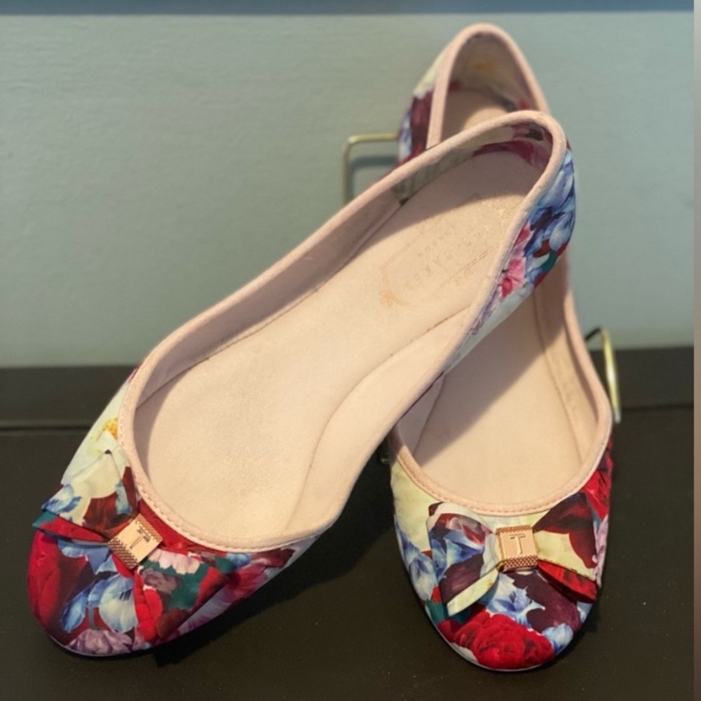 Ted Baker Floral Fabric Flats Size 39 (US 8.5-9)
